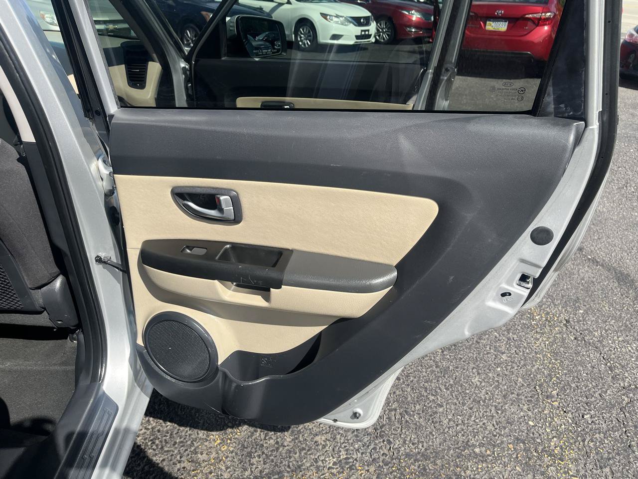 Used 2013 Kia Soul ! FWD image 29