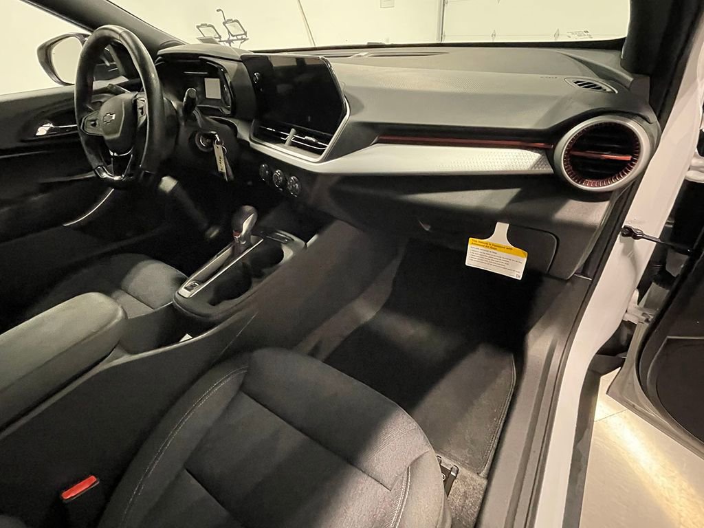 Used 2024 Chevrolet Trax RS w/ Driver Confidence Package image 25