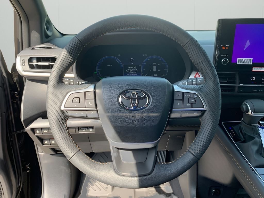 Used 2025 Toyota Sienna XLE Woodland Edition image 24