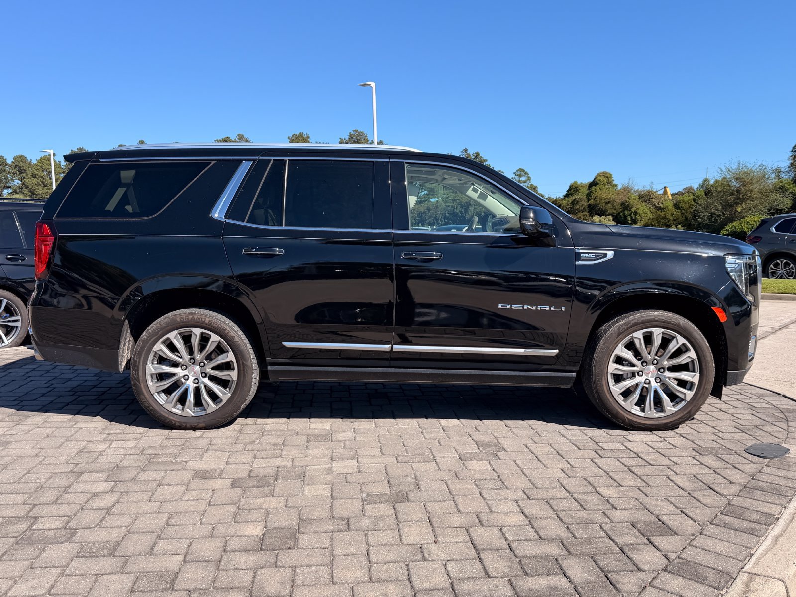 Used 2022 GMC Yukon Denali AWD/4WD image 8