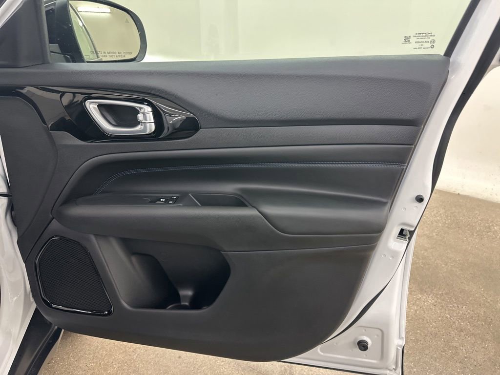 New 2026 Jeep Compass Latitude image 17