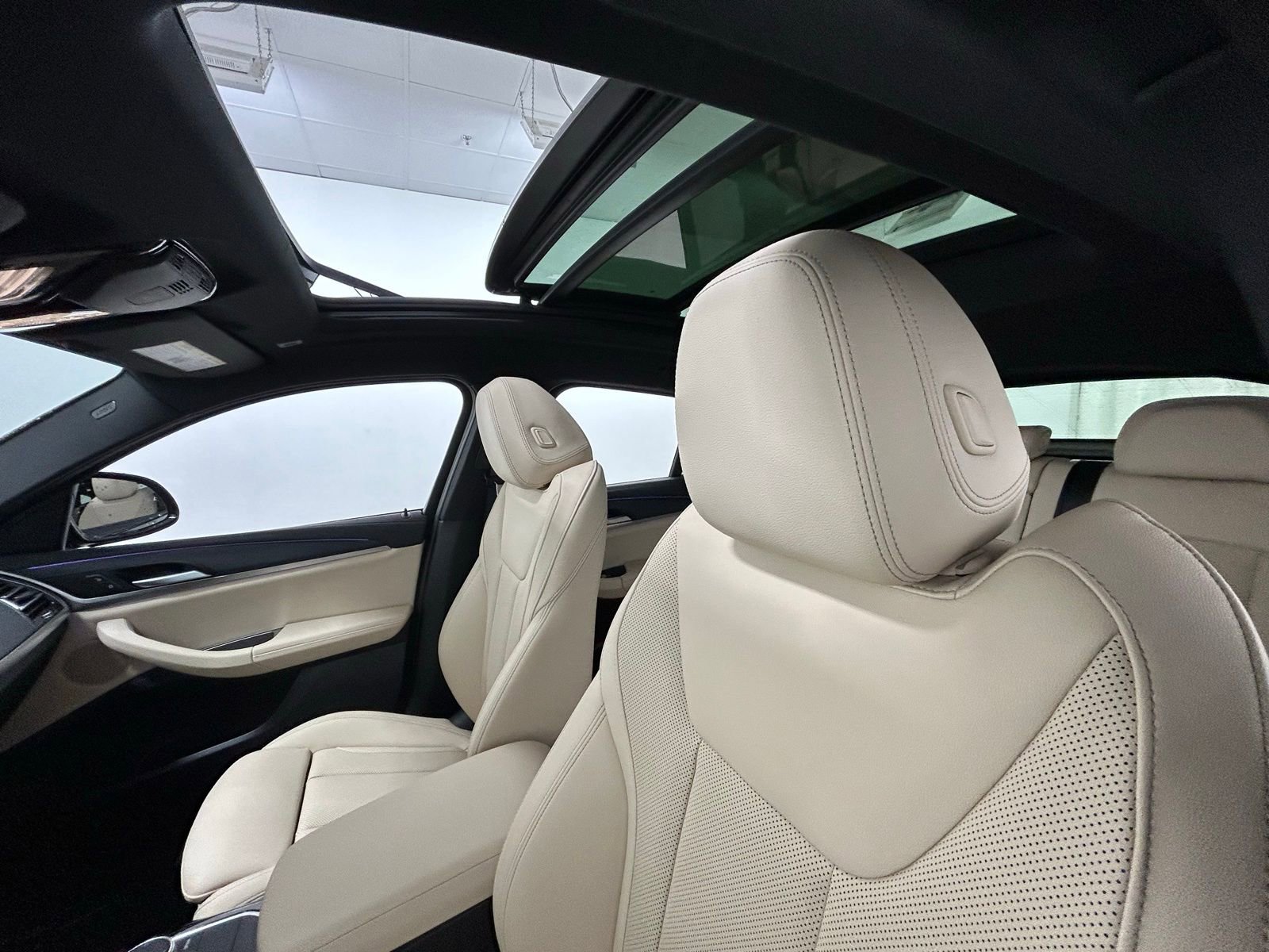 Used 2025 BMW X4 xDrive30i w/ M Sport Package image 30