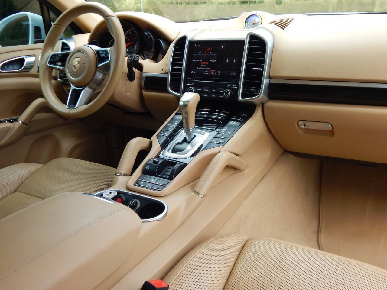 Used 2017 Porsche Cayenne AWD/4WD image 19