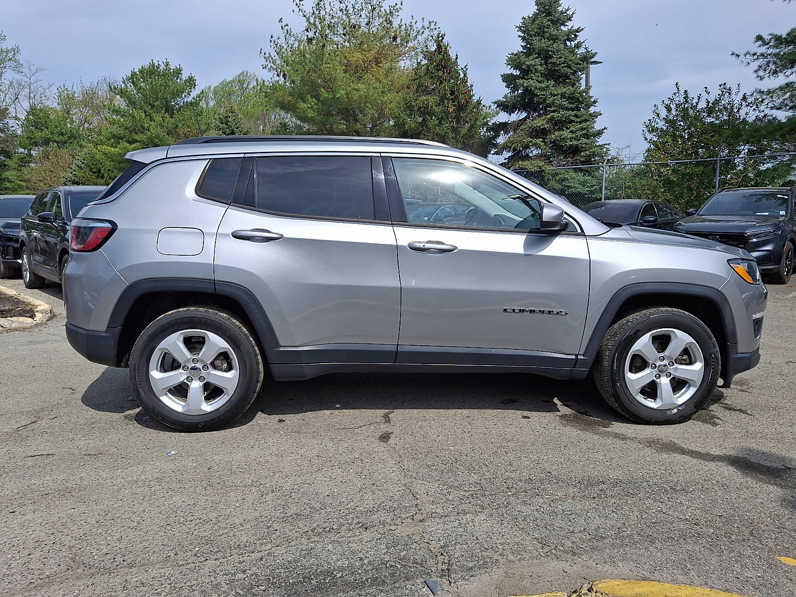 Used 2019 Jeep Compass Latitude w/ Popular Equipment Group image 8