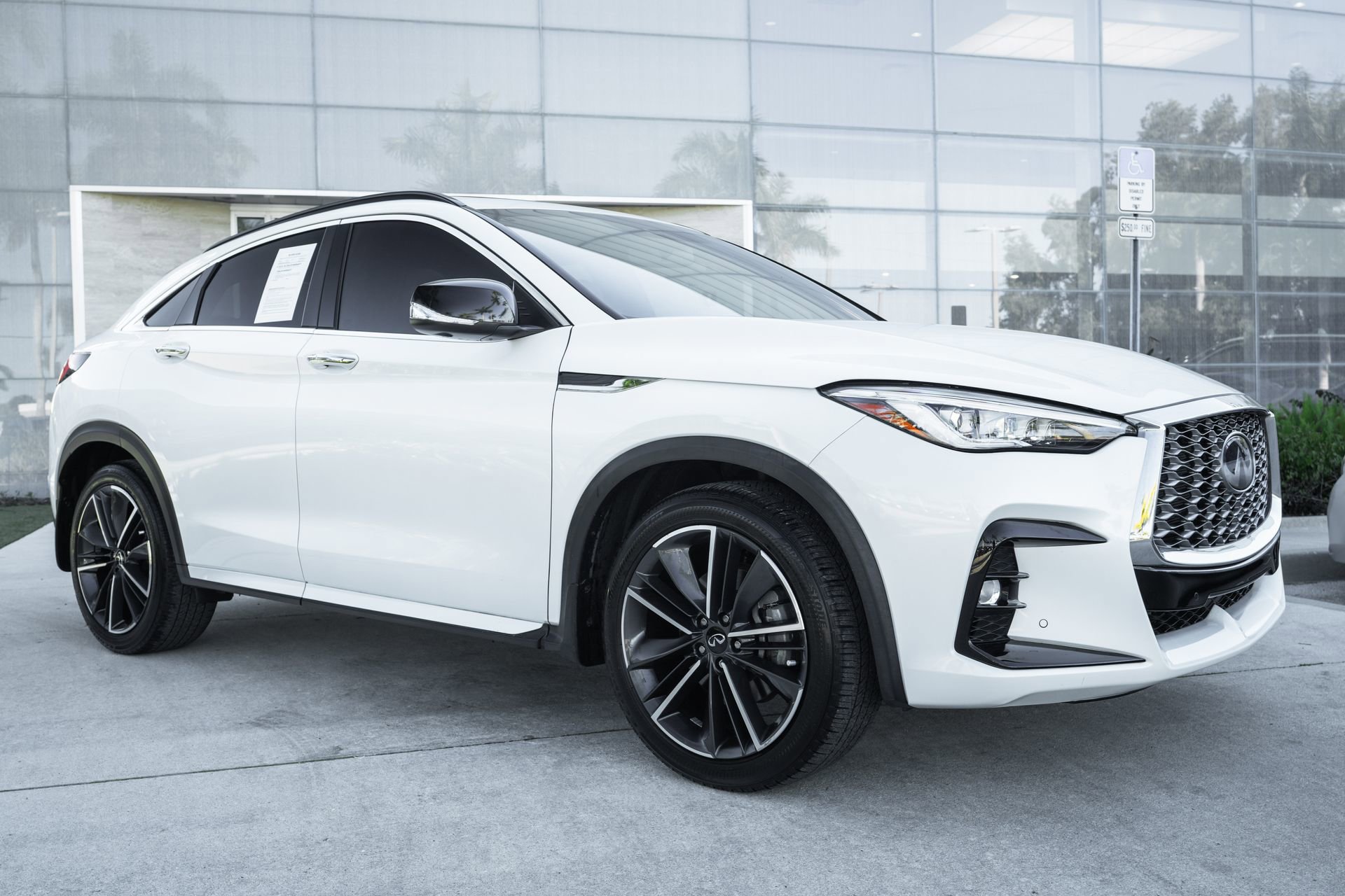 Certified 2023 INFINITI QX55 Essential image 3