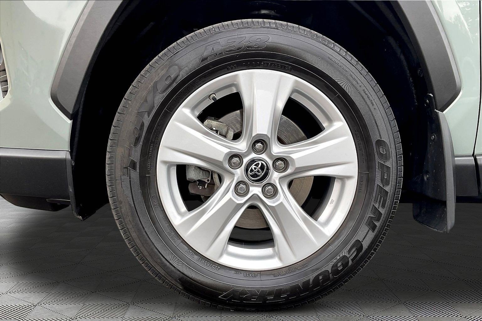 Used 2019 Toyota RAV4 XLE AWD/4WD image 34