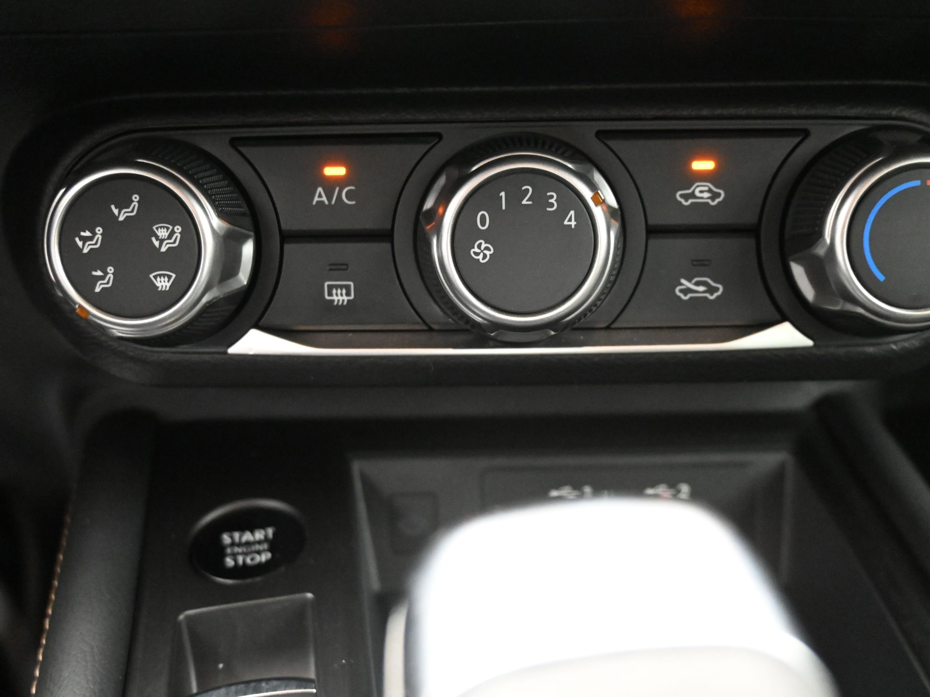 Certified 2025 Nissan Kicks SV image 15