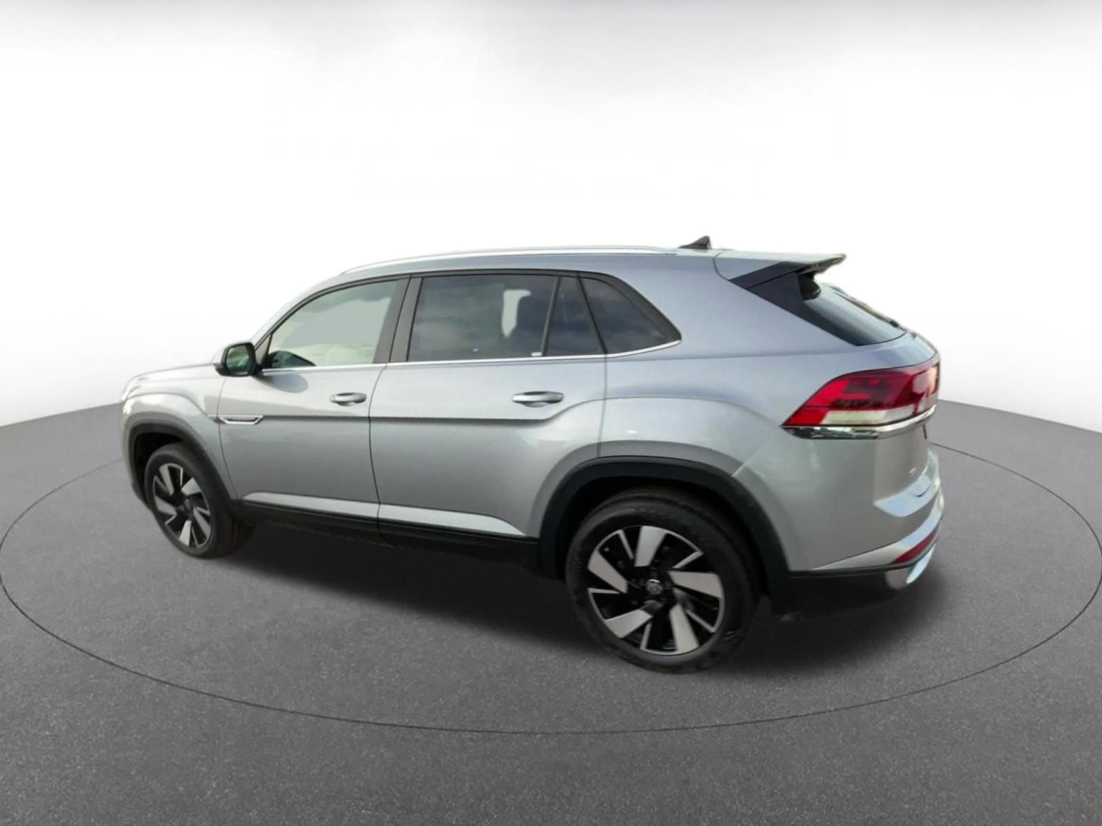 Used 2025 Volkswagen Atlas Cross Sport SE FWD image 10