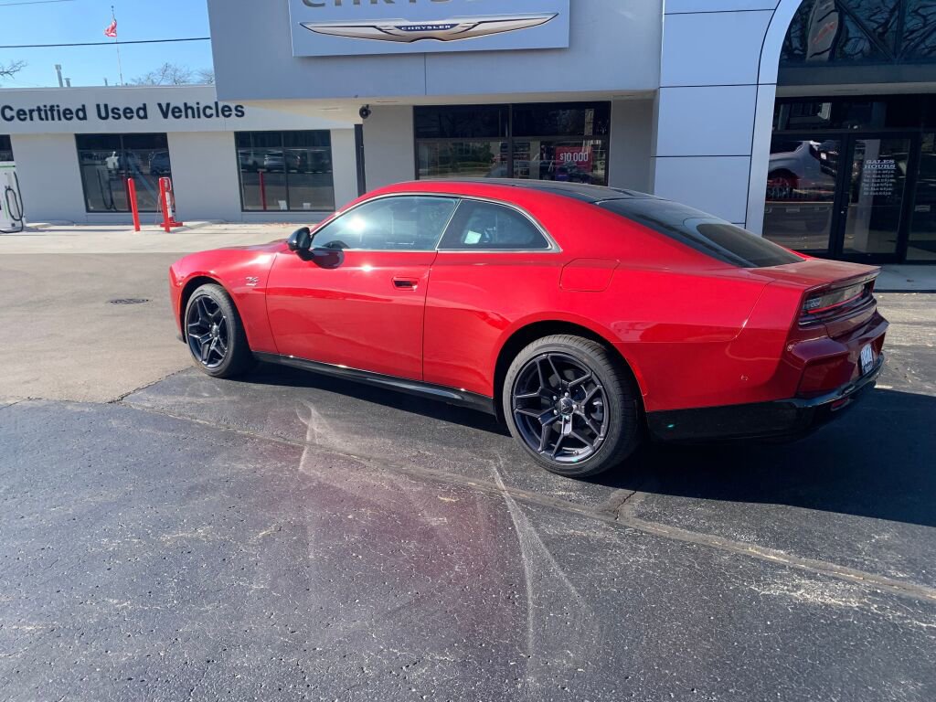 Used 2024 Dodge Charger R/T w/ Plus Group AWD/4WD image 7