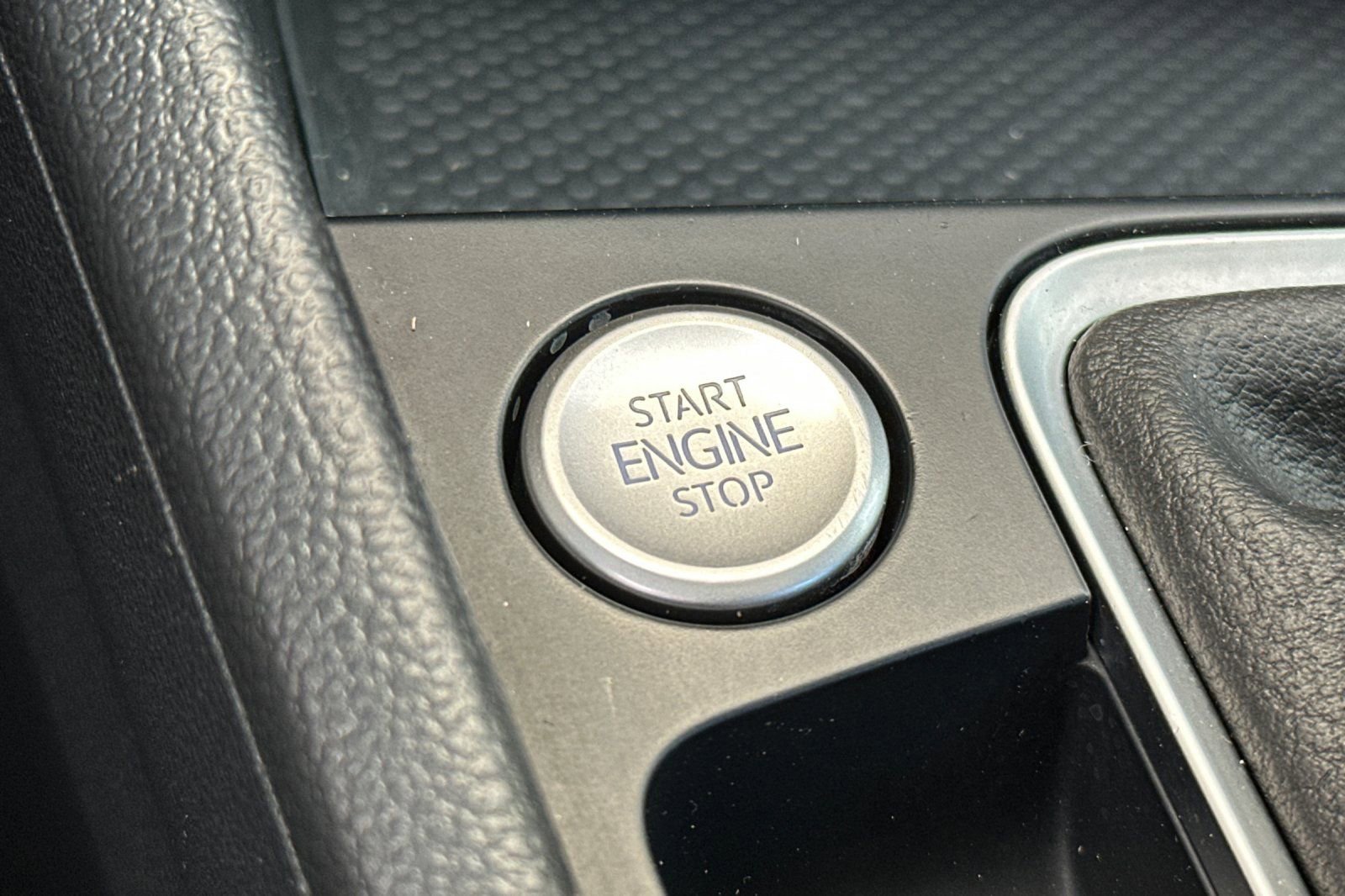 Used 2024 Volkswagen Jetta SE w/ Panoramic Sunroof Package image 21