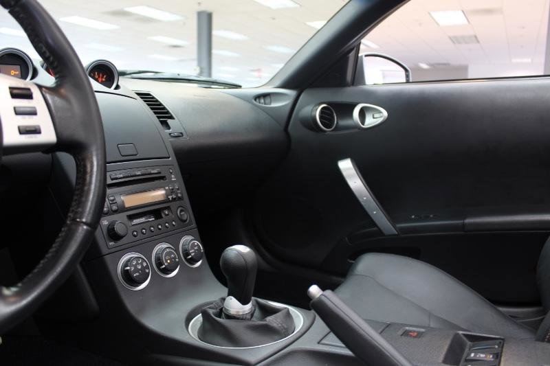 Used 2004 Nissan 350Z Touring RWD image 6