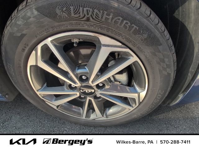 Certified 2024 Kia Forte LXS FWD image 5