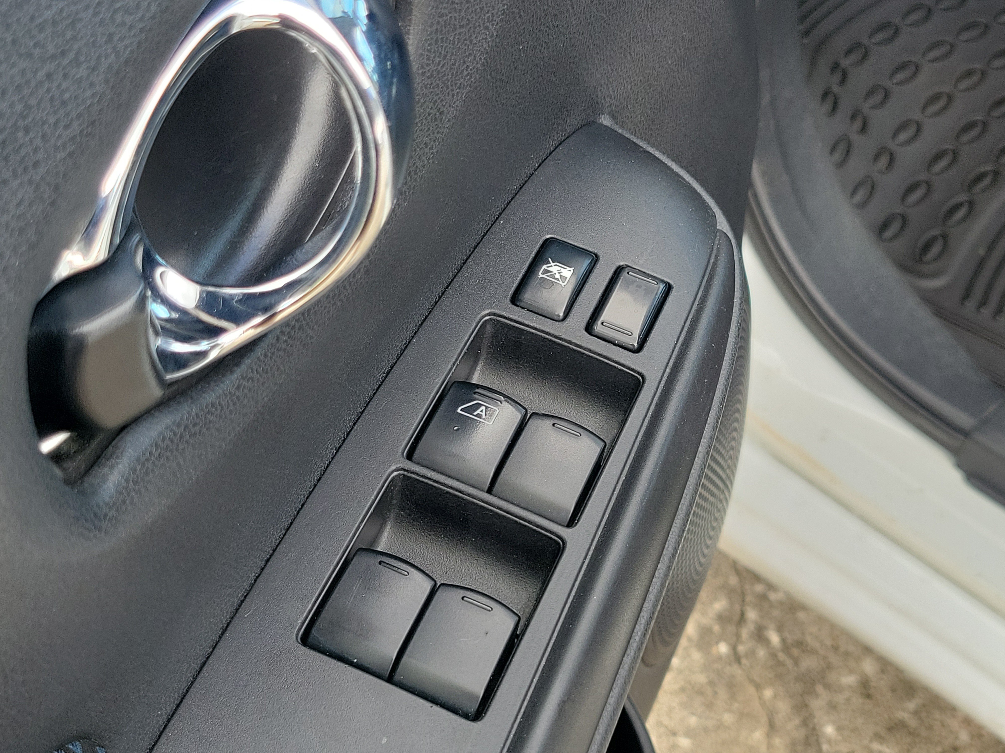 Used 2016 Nissan Versa Note SV FWD image 15