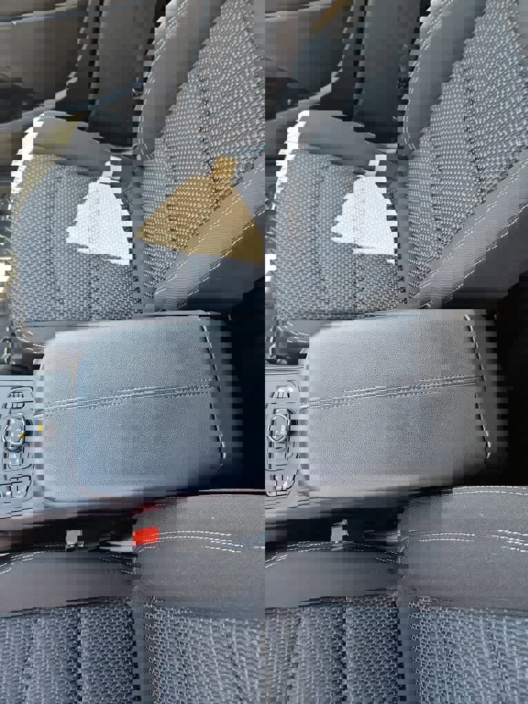 Used 2023 GMC Terrain SLE w/ Driver Convenience Package image 15