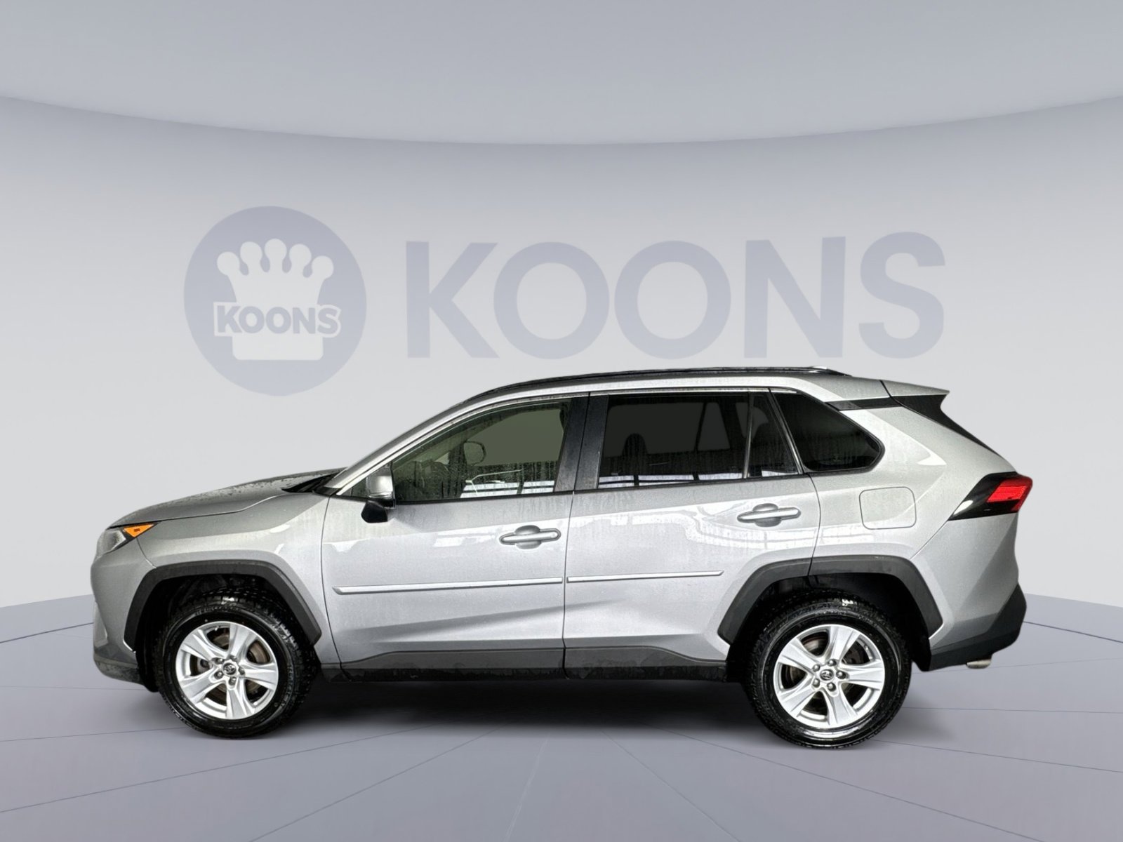 Used 2019 Toyota RAV4 XLE image 2