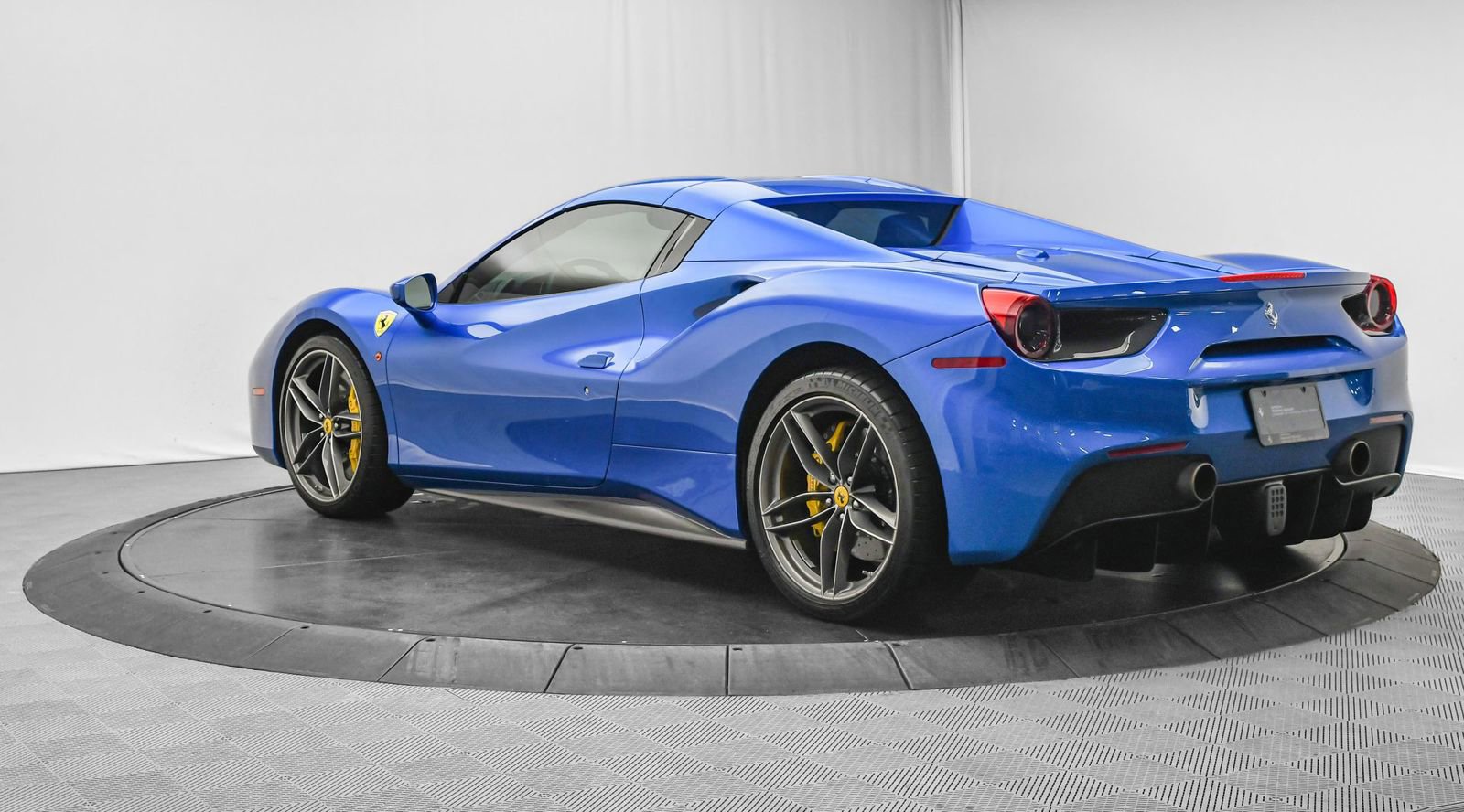Used 2018 Ferrari 488 Spider Blu Corsa image 60