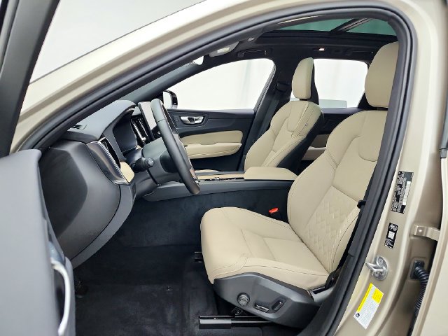 Certified 2026 Volvo XC60 B5 Plus AWD/4WD image 21