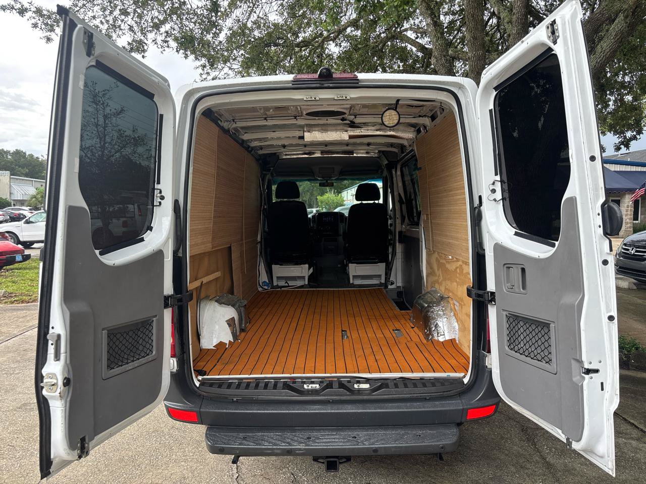Used 2013 Mercedes-Benz Sprinter 2500 image 28