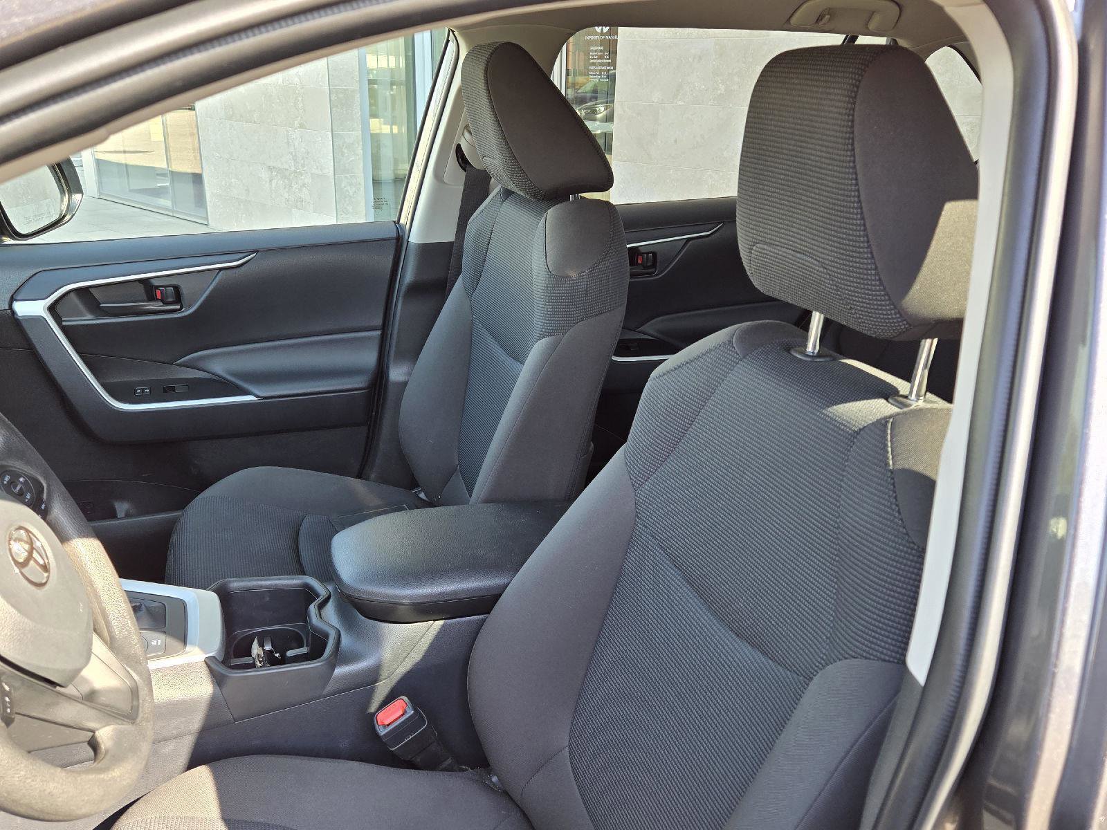 Used 2025 Toyota RAV4 LE AWD/4WD image 6