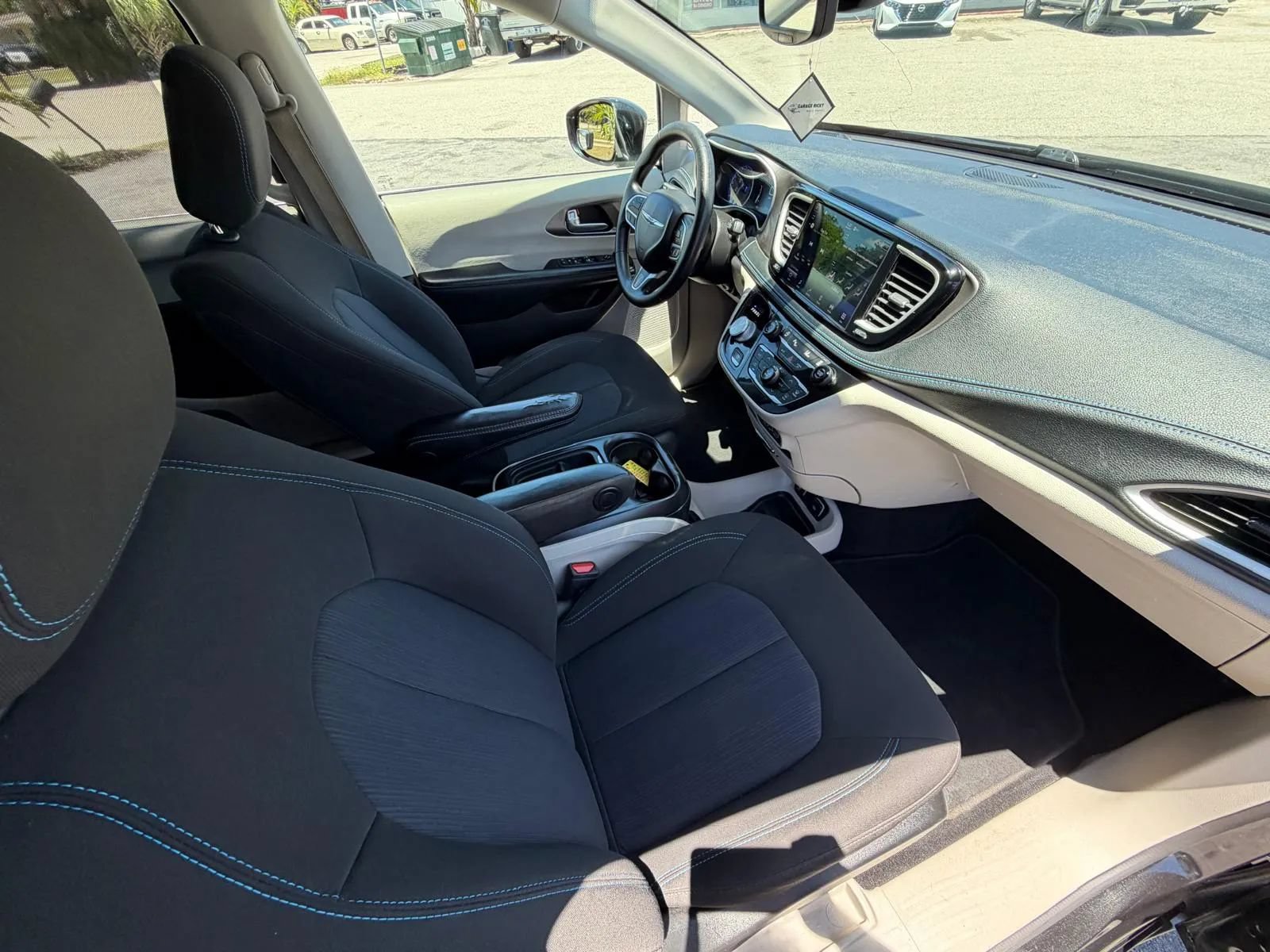 Used 2021 Chrysler Pacifica Touring FWD image 18
