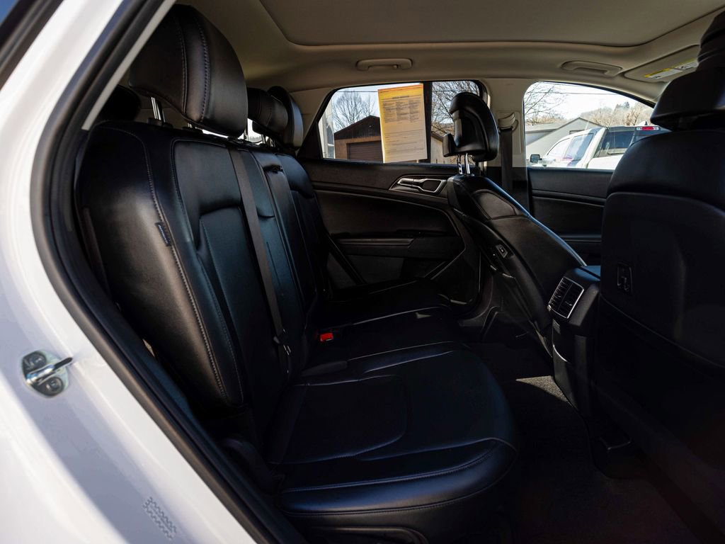 Used 2025 Kia Sportage EX w/ Premium Package image 28