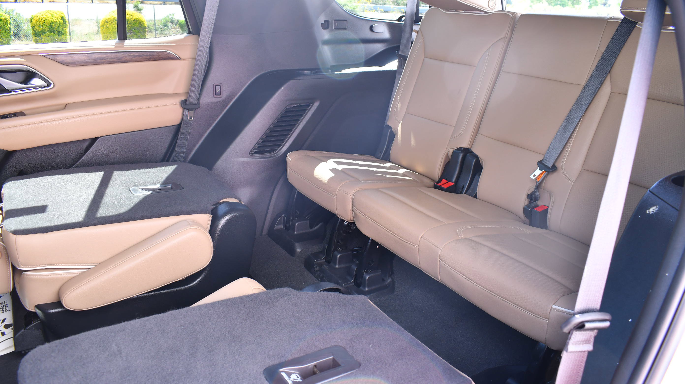 Used 2024 Chevrolet Tahoe Premier w/ Premium Package AWD/4WD image 13