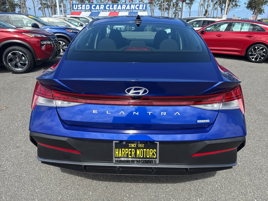 Used 2026 Hyundai Elantra Hybrid FWD image 4