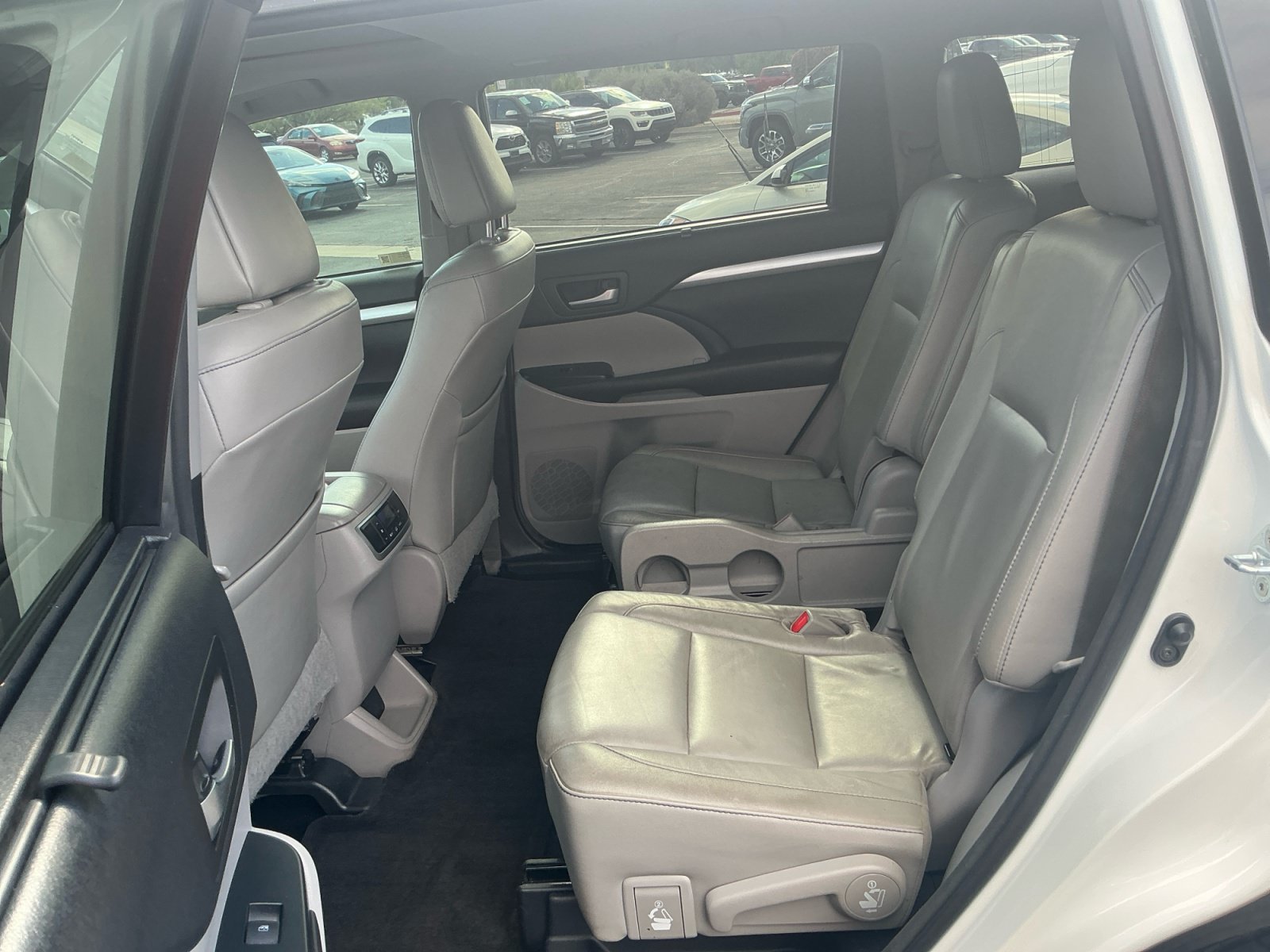 Used 2017 Toyota Highlander XLE AWD/4WD image 17