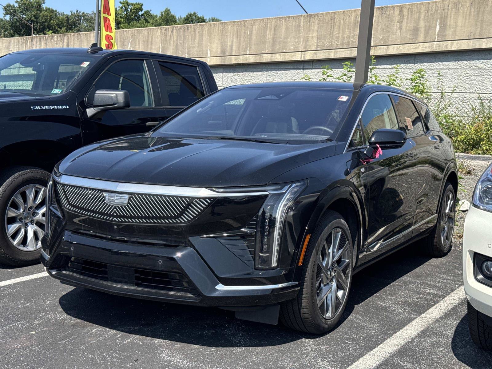 Certified 2025 Cadillac Optiq Luxury 1 AWD/4WD image 1