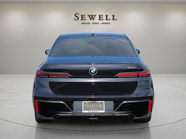 Used 2025 BMW 740i RWD image 4