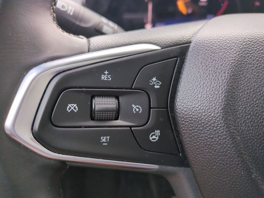 Used 2025 Chevrolet Trax LT w/ LT Convenience Package FWD image 20