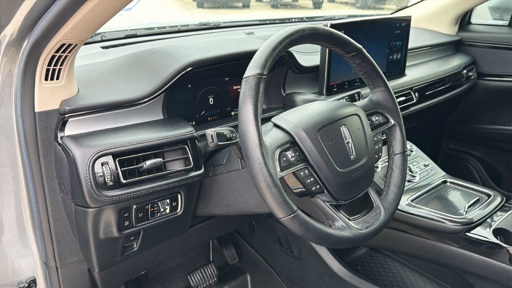 Used 2023 Lincoln Nautilus FWD image 16