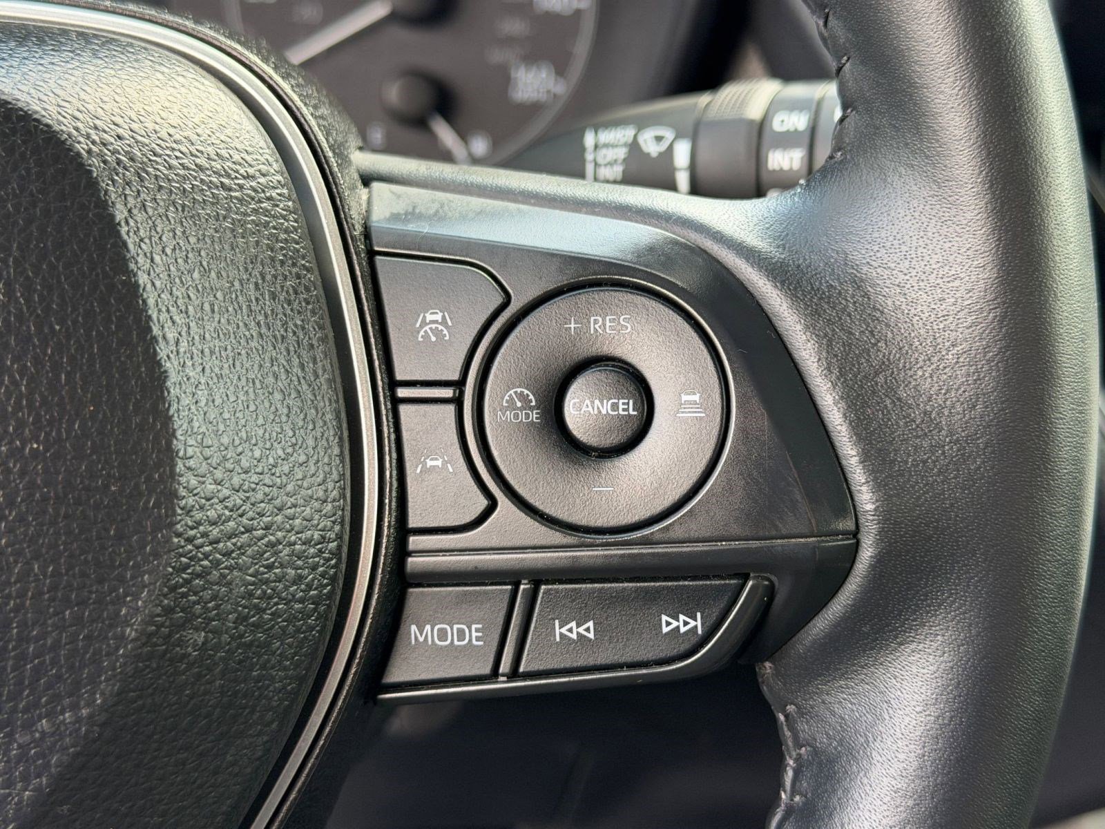 Used 2025 Toyota Corolla Cross LE image 21