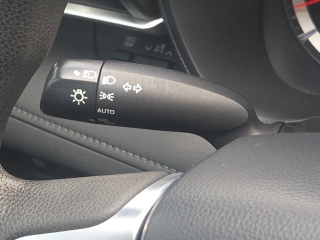 Used 2021 Toyota Highlander L FWD image 39