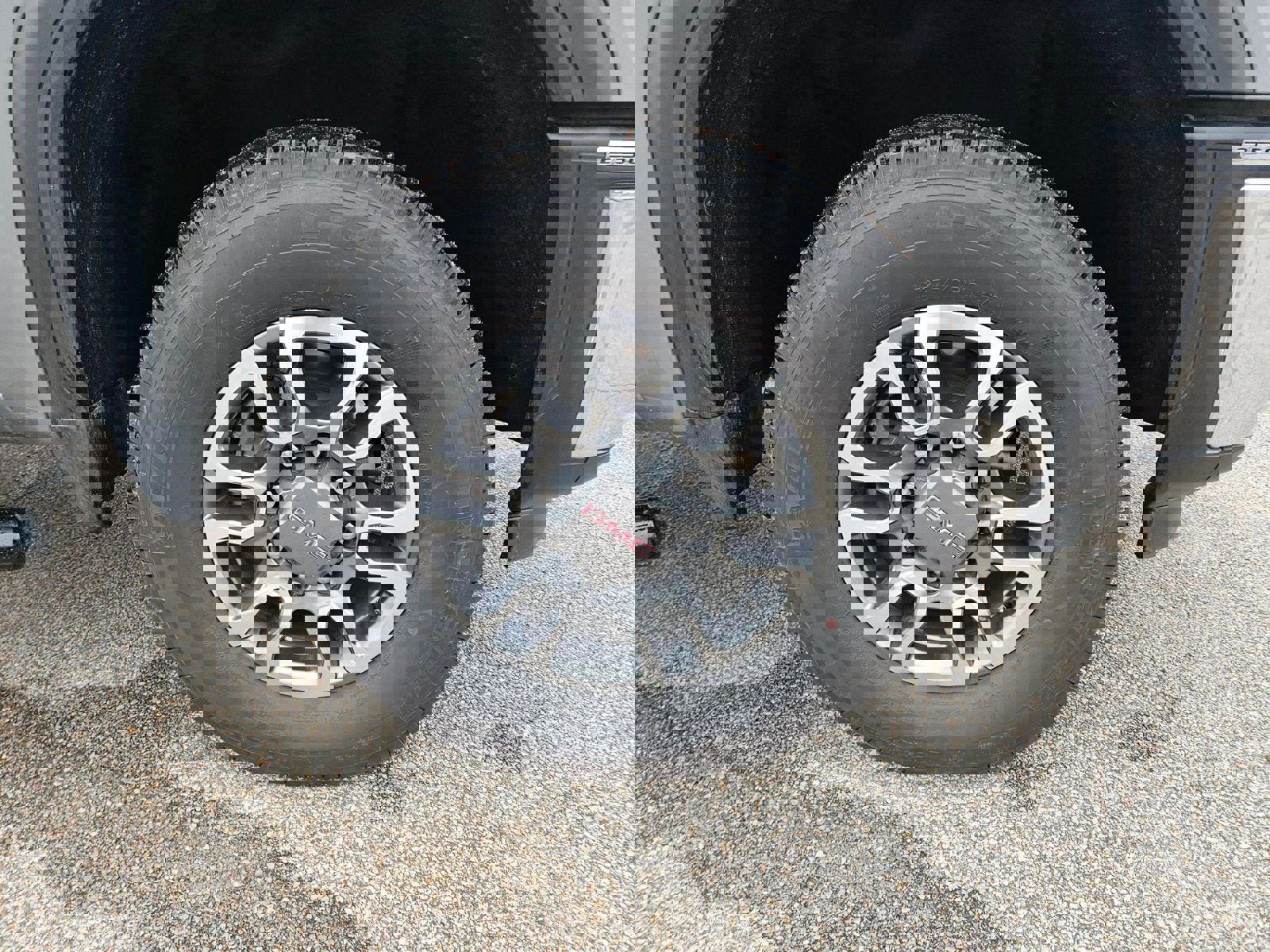 Used 2025 GMC Sierra 2500 SLE w/ SLE Convenience Package image 25