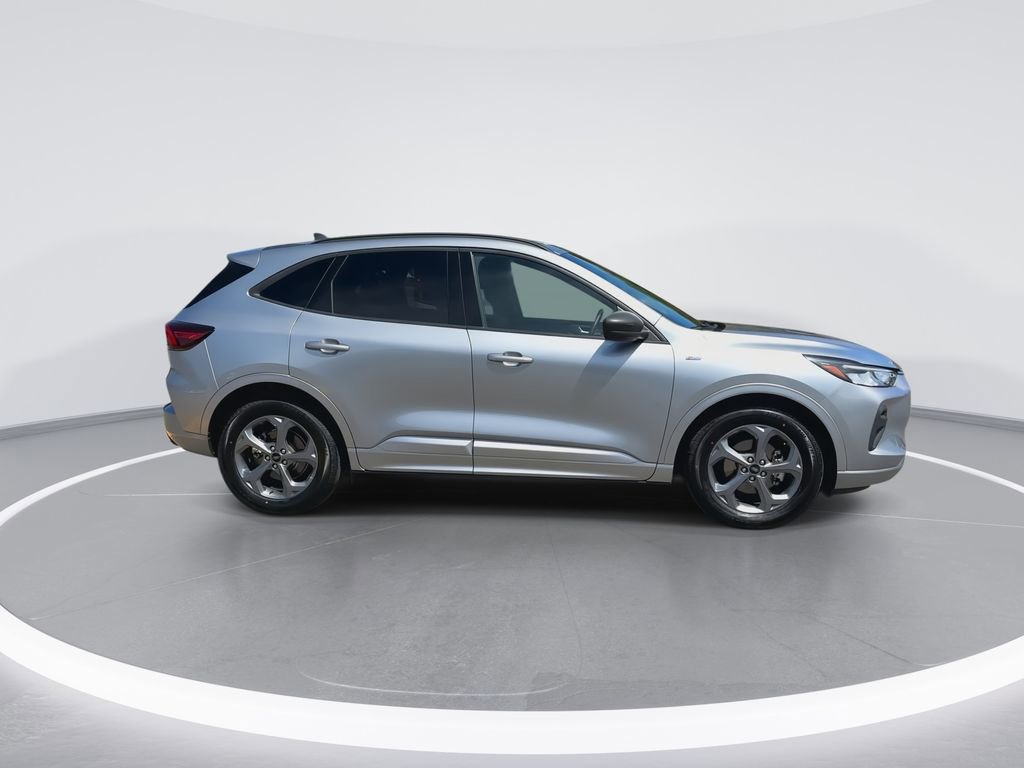 Used 2023 Ford Escape ST-Line w/ Tech Pack #1 FWD image 9