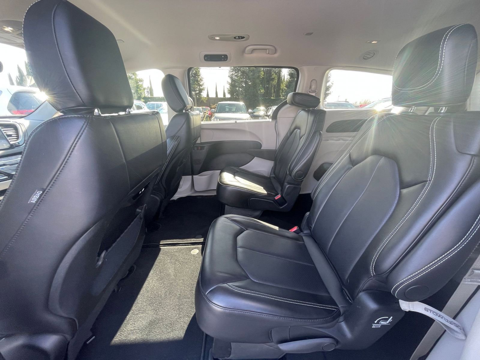 Used 2024 Chrysler Pacifica Touring-L image 22