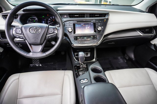 Used 2018 Toyota Avalon Limited image 19