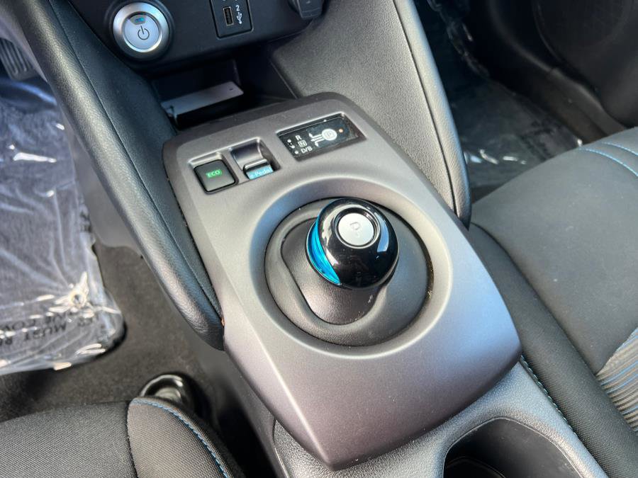 Used 2025 Nissan Leaf S image 24