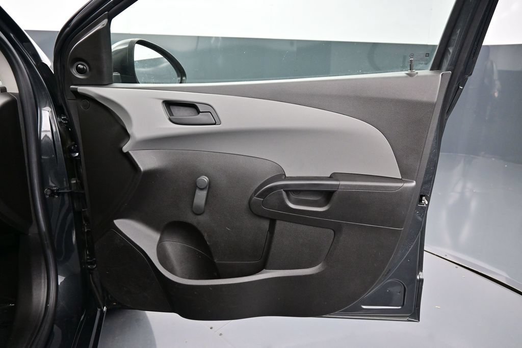 Used 2020 Chevrolet Sonic LT FWD image 31