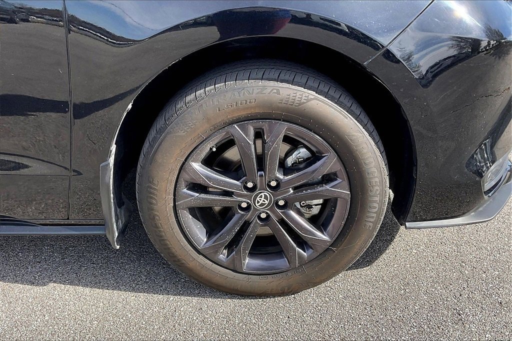 Used 2024 Toyota Sienna XSE image 5