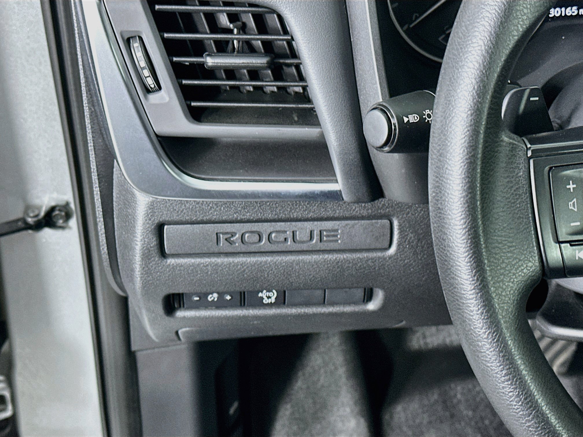 Used 2024 Nissan Rogue S FWD image 17