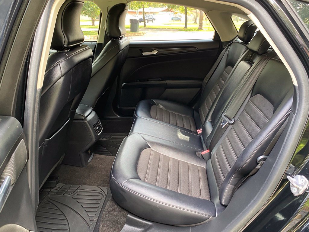 Used 2018 Ford Fusion SE w/ Equipment Group 601A FWD image 14