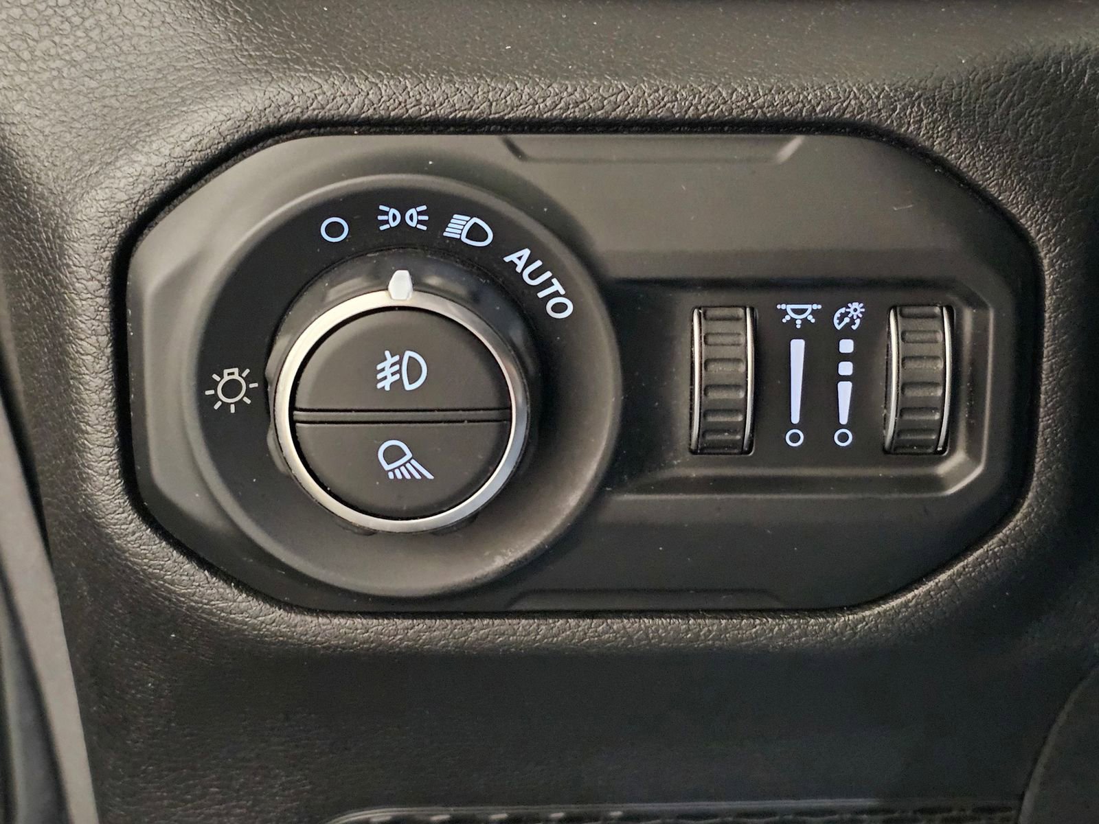 Used 2021 Jeep Gladiator Overland AWD/4WD image 24