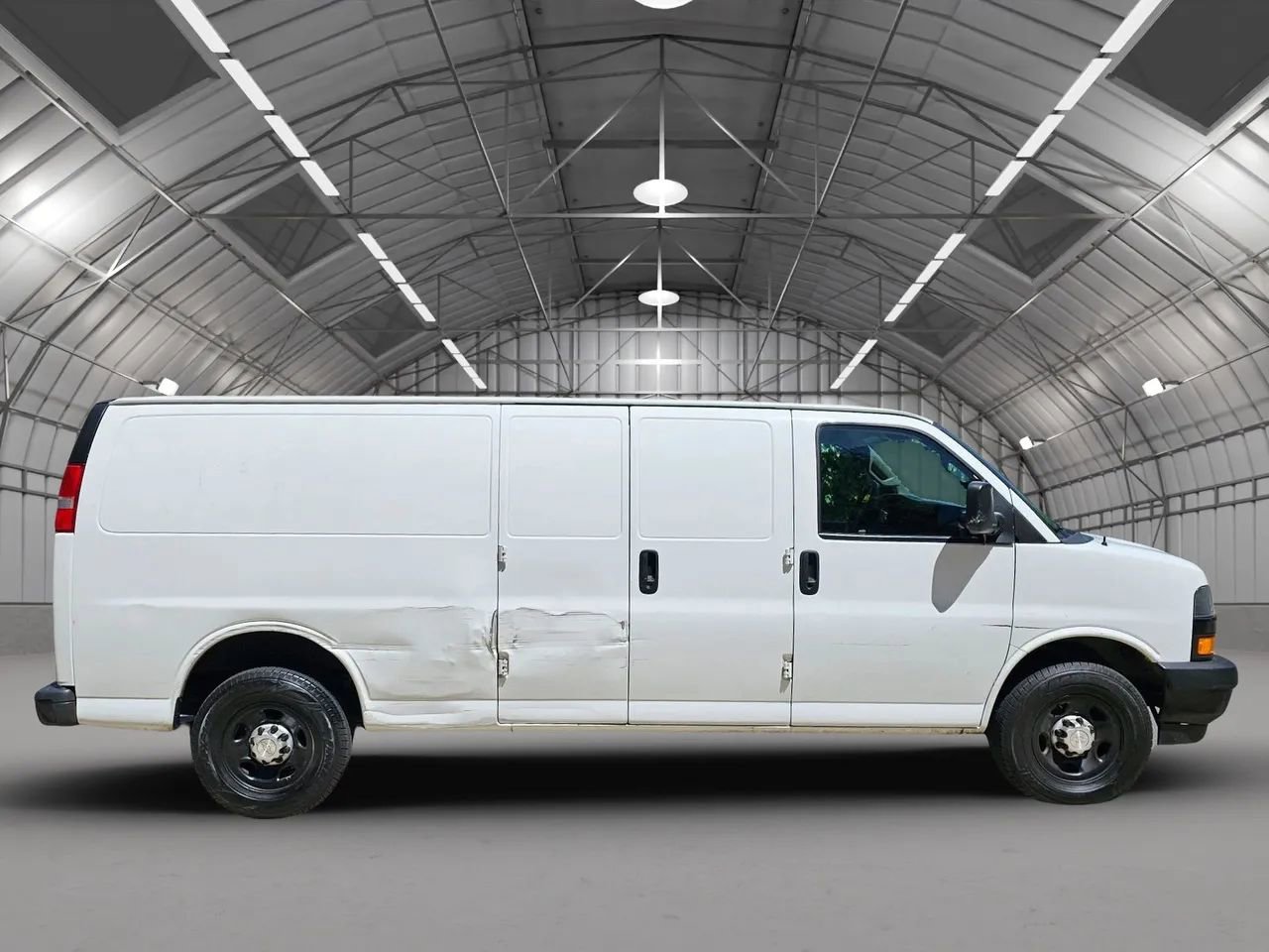 Used 2018 Chevrolet Express 2500 Extended image 11