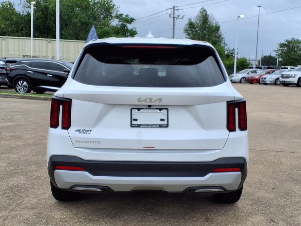 Used 2026 Kia Sorento LX FWD image 8