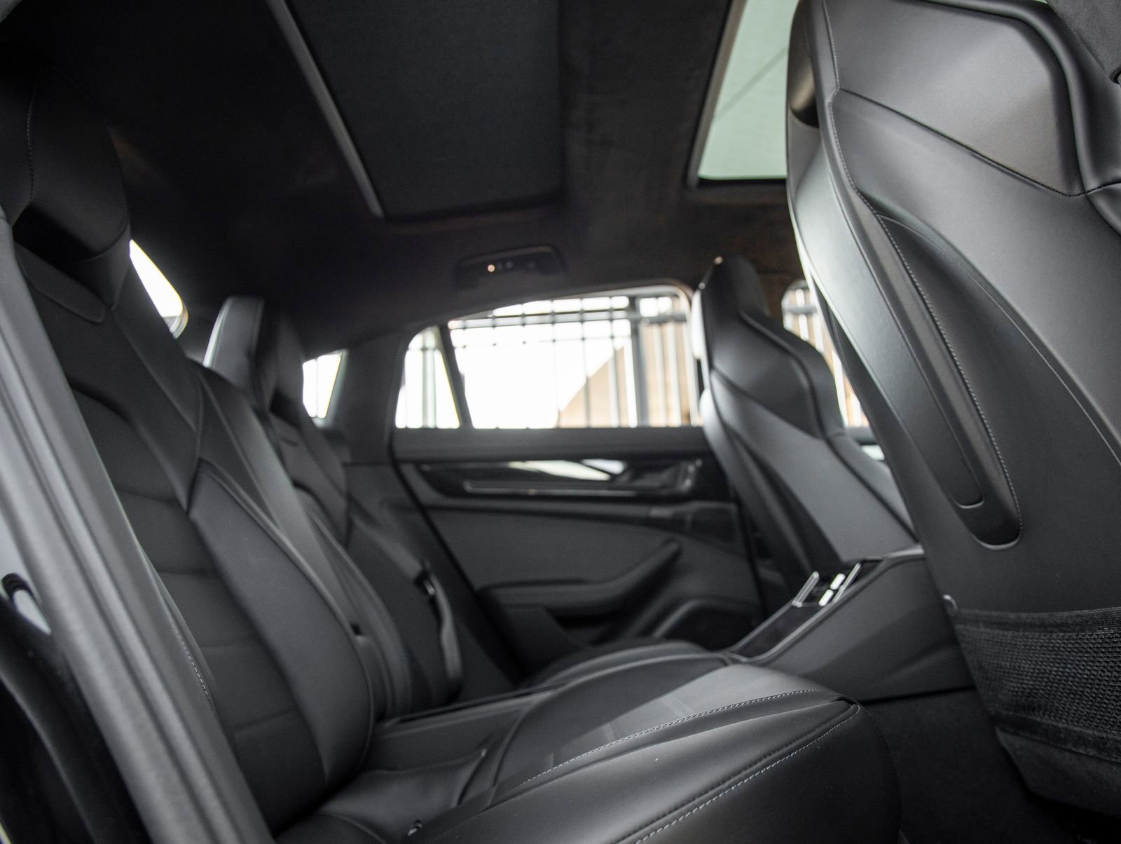 Used 2025 Porsche Panamera Turbo image 39