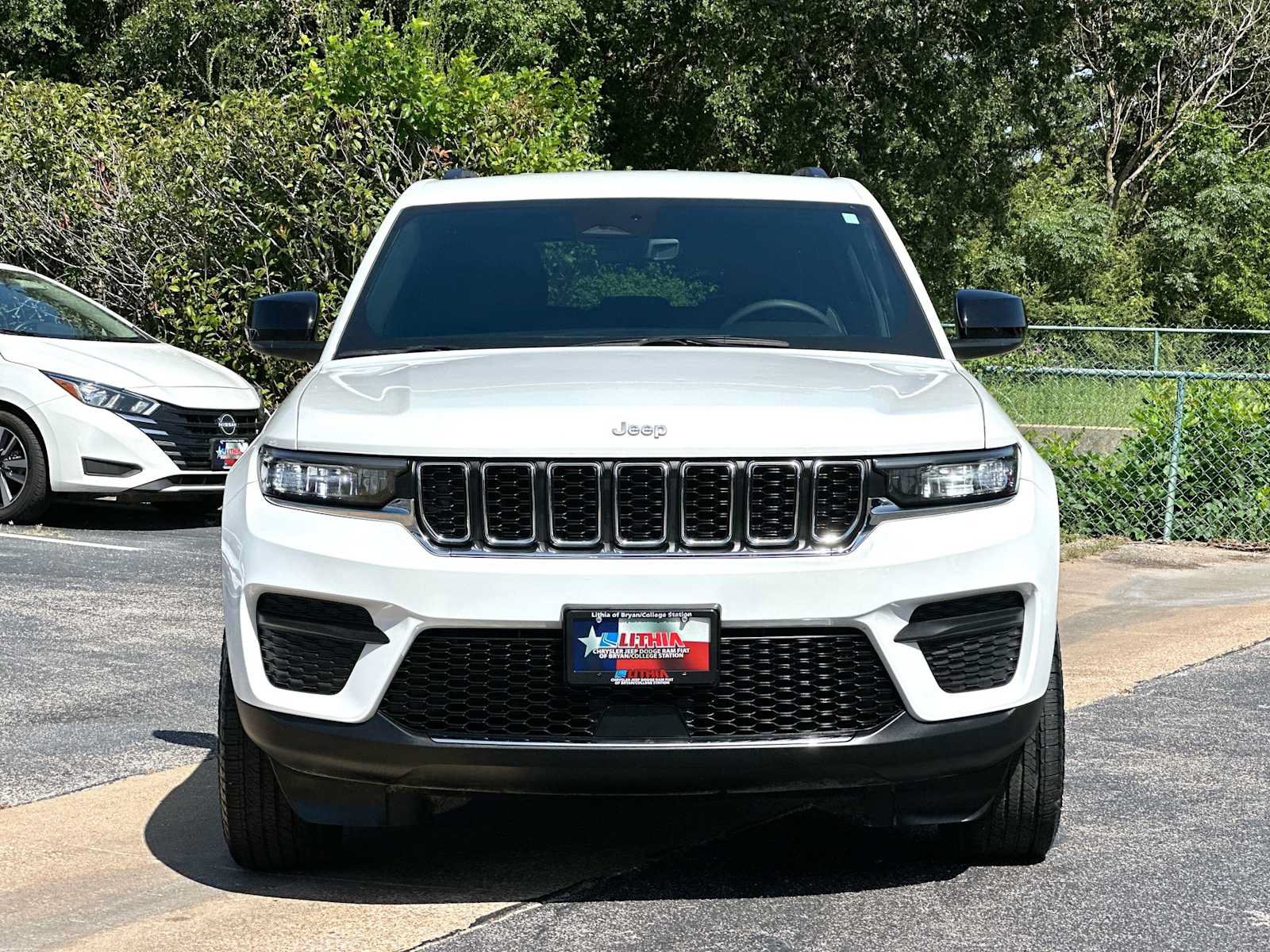 Used 2025 Jeep Grand Cherokee Laredo w/ MOPAR Finishing Package RWD image 10