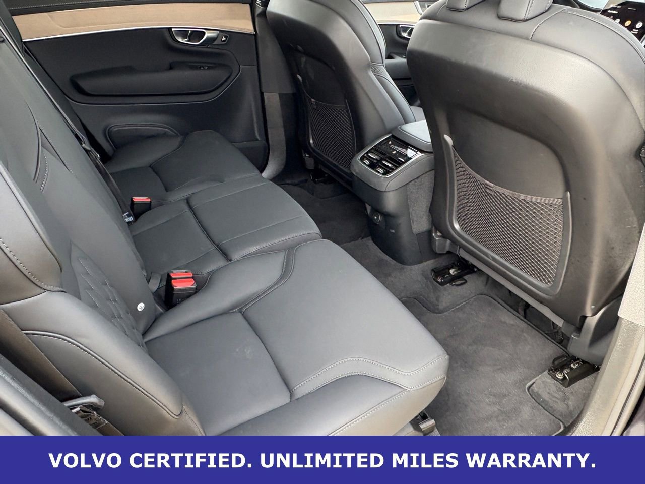Certified 2025 Volvo XC90 B6 Plus image 36