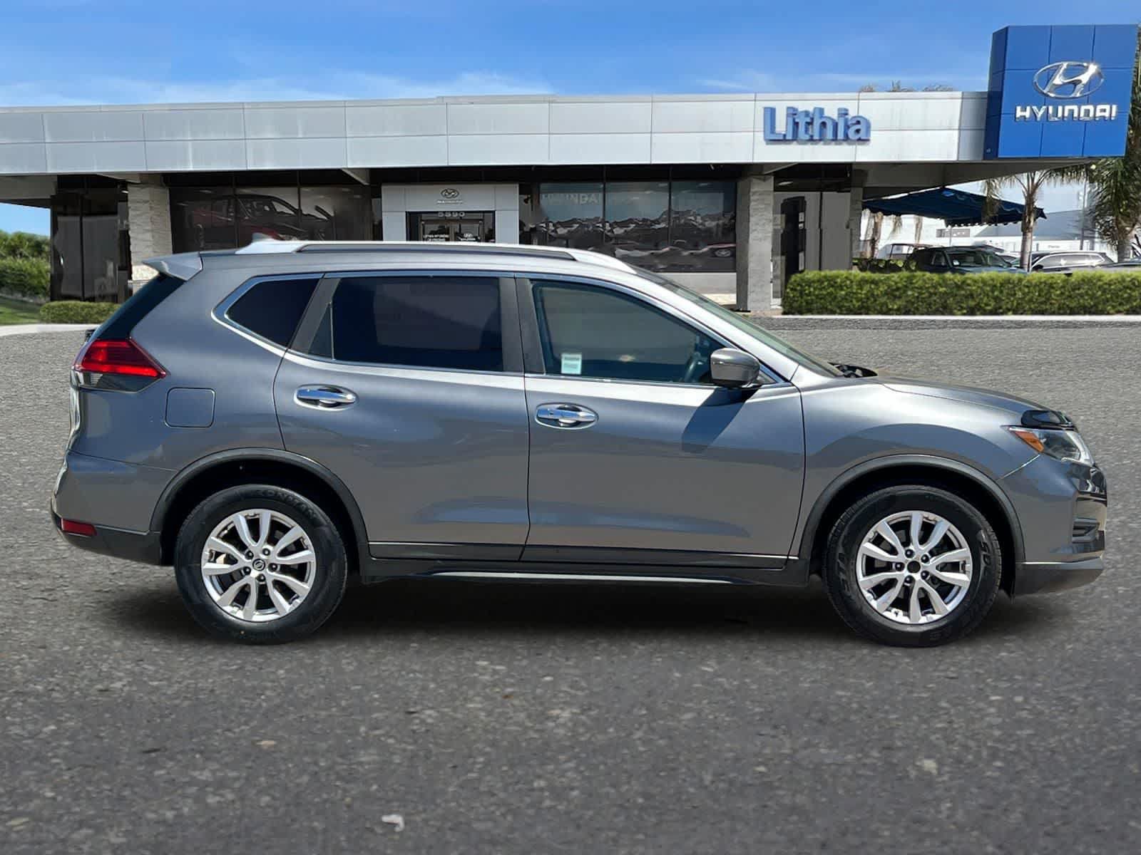 Used 2017 Nissan Rogue SV FWD image 9